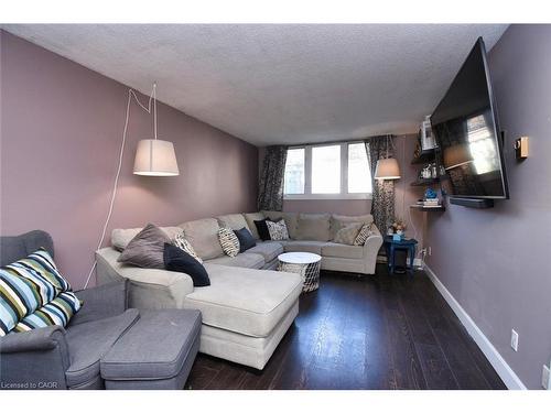 302 Linden Drive, Cambridge, ON - Indoor Photo Showing Living Room