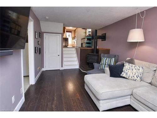 302 Linden Drive, Cambridge, ON - Indoor Photo Showing Living Room