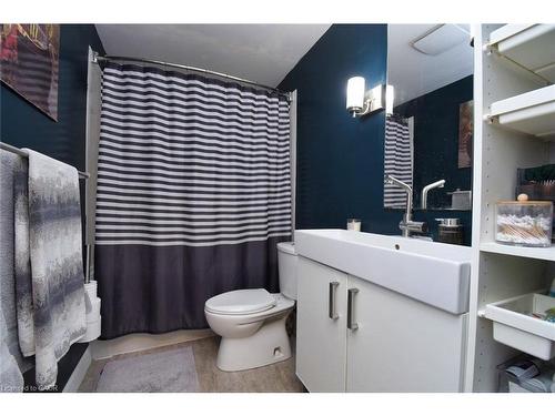 302 Linden Drive, Cambridge, ON - Indoor Photo Showing Bathroom