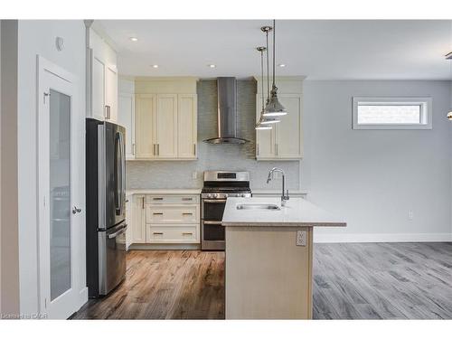 2527 Holbrook Drive, London, ON - Indoor Photo Showing Kitchen With Upgraded Kitchen