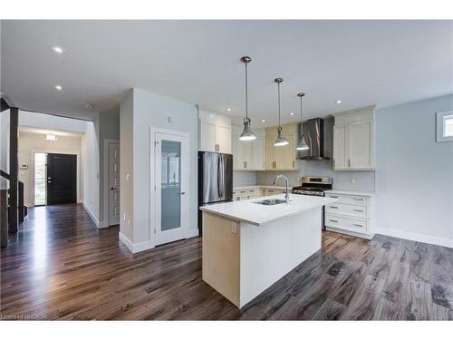 2527 Holbrook Drive, London, ON - Indoor Photo Showing Kitchen With Upgraded Kitchen