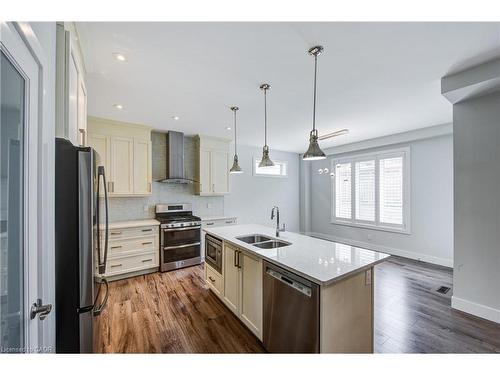 2527 Holbrook Drive, London, ON - Indoor Photo Showing Kitchen With Double Sink With Upgraded Kitchen