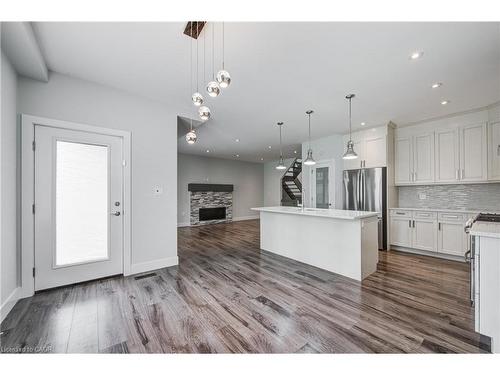 2527 Holbrook Drive, London, ON - Indoor Photo Showing Kitchen With Upgraded Kitchen