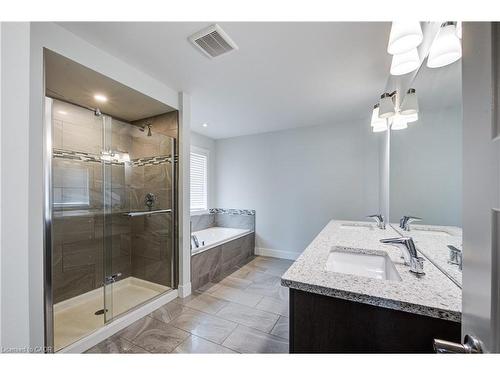 2527 Holbrook Drive, London, ON - Indoor Photo Showing Bathroom