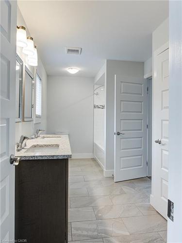 2527 Holbrook Drive, London, ON - Indoor