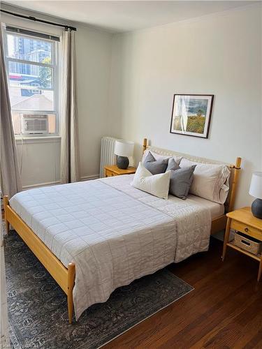 23-285 King Street W, Hamilton, ON - Indoor Photo Showing Bedroom