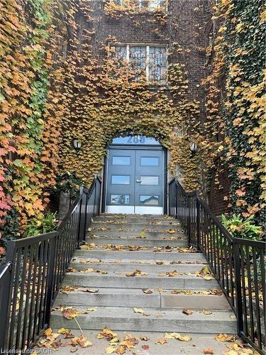 23-285 King Street W, Hamilton, ON - Outdoor