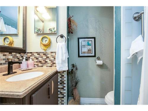 568 Strasburg Road, Kitchener, ON - Indoor Photo Showing Bathroom
