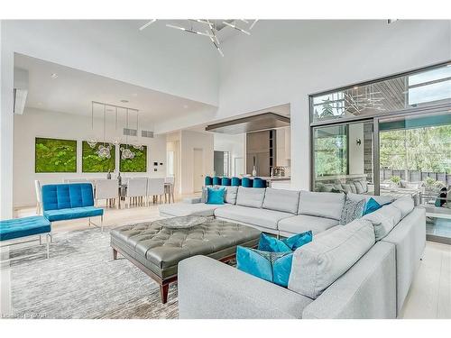 421 Chartwell Road, Oakville, ON - Indoor Photo Showing Living Room