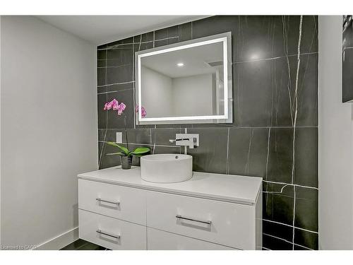 421 Chartwell Road, Oakville, ON - Indoor Photo Showing Bathroom