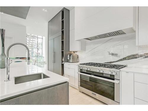 421 Chartwell Road, Oakville, ON - Indoor Photo Showing Kitchen With Upgraded Kitchen