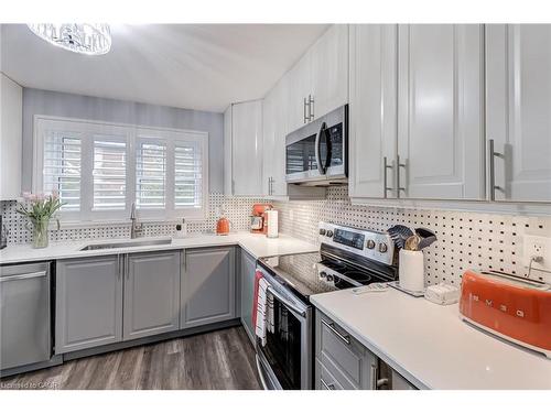 48-2825 Gananoque Drive, Mississauga, ON - Indoor Photo Showing Kitchen With Stainless Steel Kitchen With Upgraded Kitchen