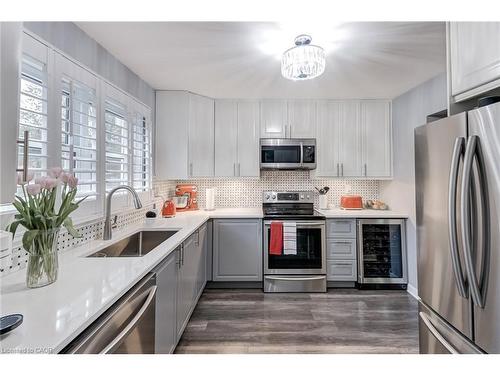 48-2825 Gananoque Drive, Mississauga, ON - Indoor Photo Showing Kitchen With Stainless Steel Kitchen With Upgraded Kitchen