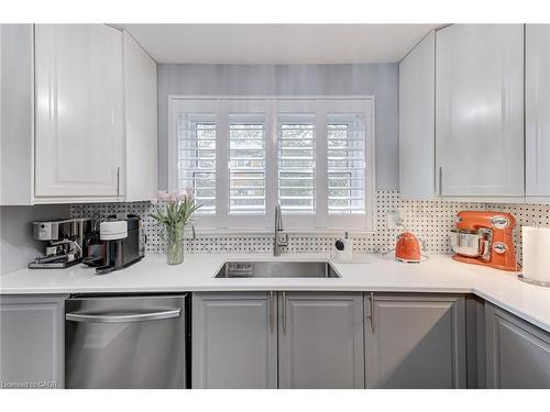 48-2825 Gananoque Drive, Mississauga, ON - Indoor Photo Showing Kitchen With Upgraded Kitchen