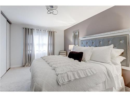 48-2825 Gananoque Drive, Mississauga, ON - Indoor Photo Showing Bedroom