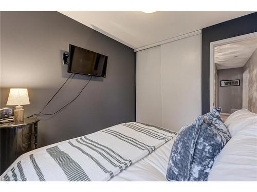 48-2825 Gananoque Drive, Mississauga, ON - Indoor Photo Showing Bedroom