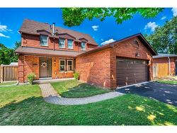 6 Lilac Court  Ancaster, ON L9G 4E3