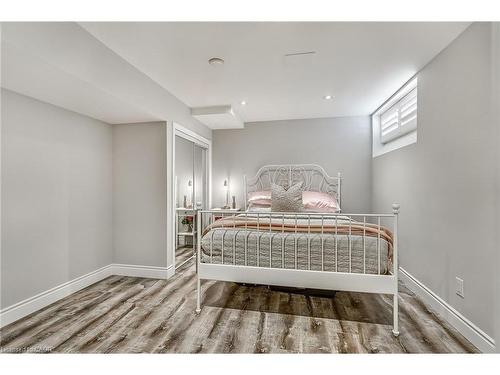9 Valley Ridge Lane, Hamilton, ON - Indoor Photo Showing Bedroom