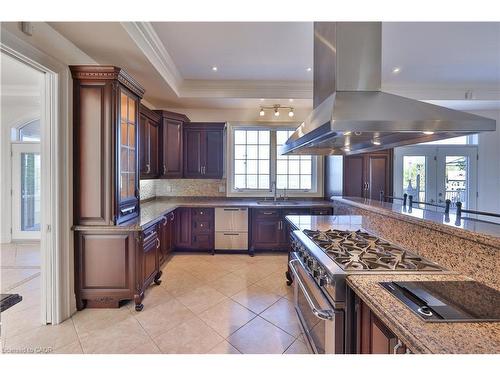 803 Ridge Road, Stoney Creek, ON - Indoor Photo Showing Kitchen With Upgraded Kitchen