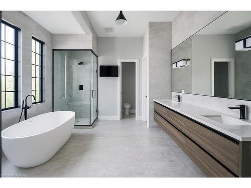 803 Ridge Road, Stoney Creek, ON - Indoor Photo Showing Bathroom