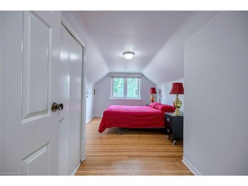 30 Webber Avenue, Hamilton, ON - Indoor Photo Showing Bedroom
