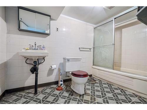 30 Webber Avenue, Hamilton, ON - Indoor Photo Showing Bathroom