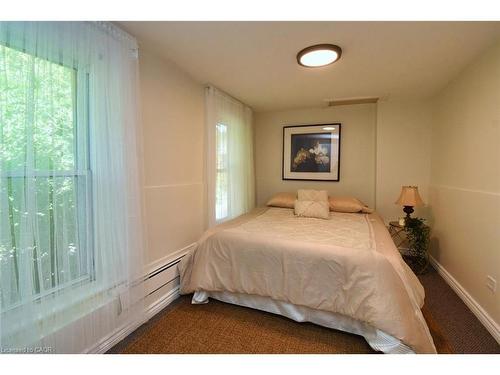 265 Hunter Street W, Hamilton, ON - Indoor Photo Showing Bedroom