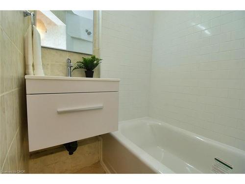 265 Hunter Street W, Hamilton, ON - Indoor Photo Showing Bathroom