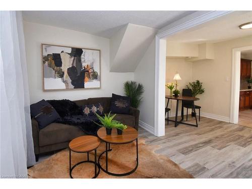 265 Hunter Street W, Hamilton, ON - Indoor Photo Showing Living Room