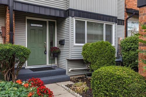 3-1556 Kerns Road, Burlington, ON - Outdoor