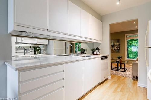 3-1556 Kerns Road, Burlington, ON - Indoor Photo Showing Kitchen