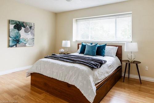 3-1556 Kerns Road, Burlington, ON - Indoor Photo Showing Bedroom