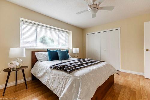 3-1556 Kerns Road, Burlington, ON - Indoor Photo Showing Bedroom