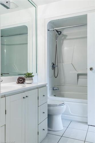 3-1556 Kerns Road, Burlington, ON - Indoor Photo Showing Bathroom