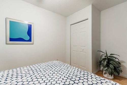 3-1556 Kerns Road, Burlington, ON - Indoor Photo Showing Bedroom
