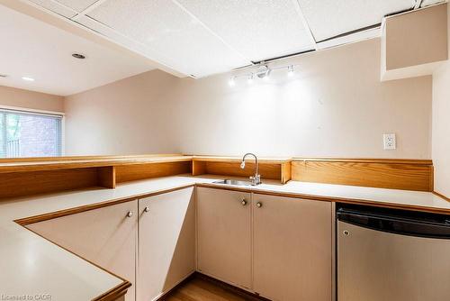 3-1556 Kerns Road, Burlington, ON - Indoor Photo Showing Kitchen