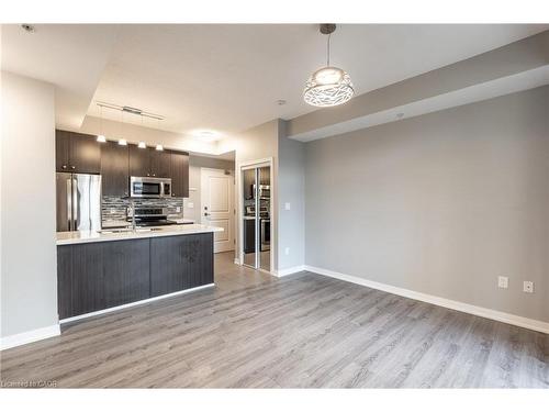 304-85 Robinson Street, Hamilton, ON - Indoor Photo Showing Kitchen