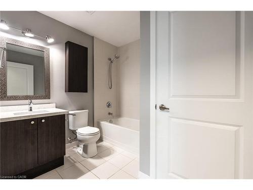 304-85 Robinson Street, Hamilton, ON - Indoor Photo Showing Bathroom