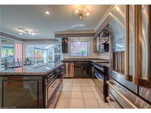 6 Osprey Court, Cambridge, ON - Indoor Photo Showing Kitchen With Upgraded Kitchen