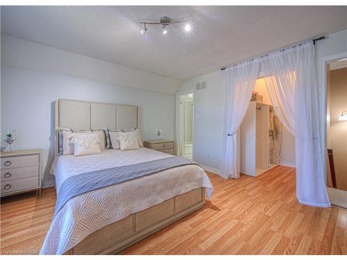 6 Osprey Court, Cambridge, ON - Indoor Photo Showing Bedroom
