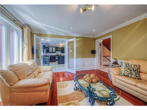 6 Osprey Court, Cambridge, ON - Indoor Photo Showing Living Room