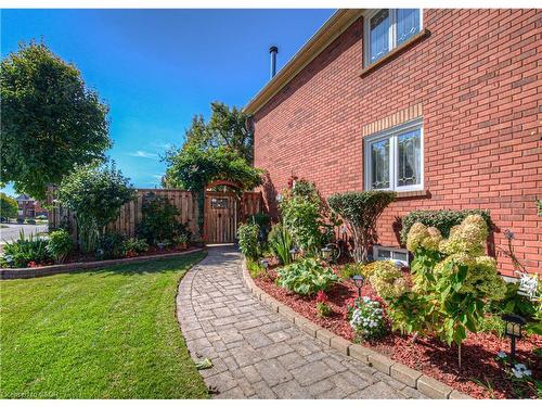 6 Osprey Court, Cambridge, ON - Outdoor