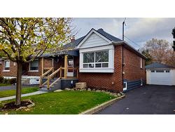 105 Weir Street S Hamilton, ON L8K 3A8