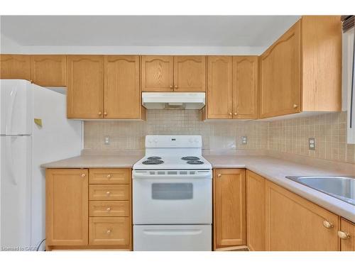 34 Phair Crescent, London, ON - Indoor Photo Showing Kitchen