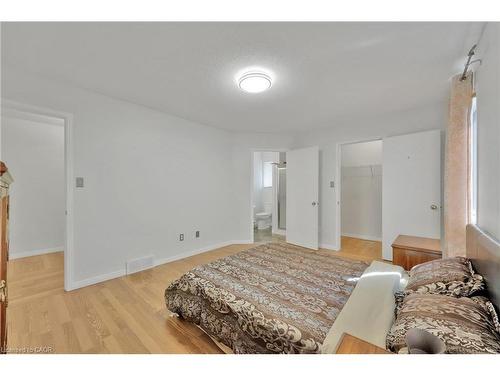 34 Phair Crescent, London, ON - Indoor Photo Showing Bedroom