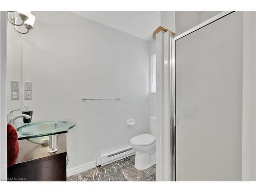 34 Phair Crescent, London, ON - Indoor Photo Showing Bathroom