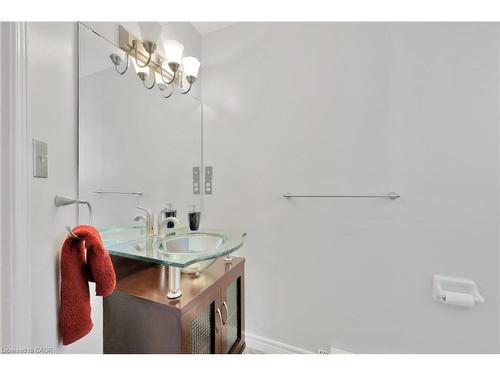 34 Phair Crescent, London, ON - Indoor Photo Showing Bathroom