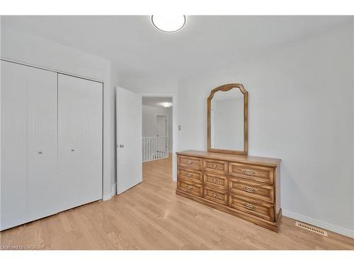 34 Phair Crescent, London, ON - Indoor Photo Showing Other Room