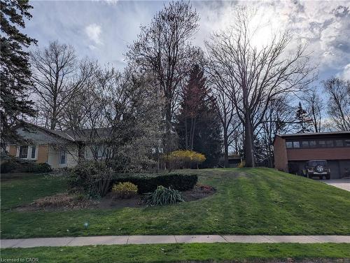 18 Parkwood Drive, Cambridge, ON 