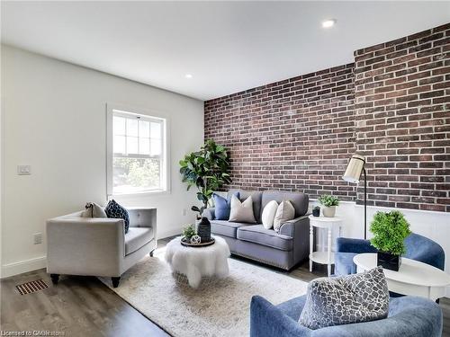 54 Fairview Avenue, Hamilton, ON - Indoor Photo Showing Living Room